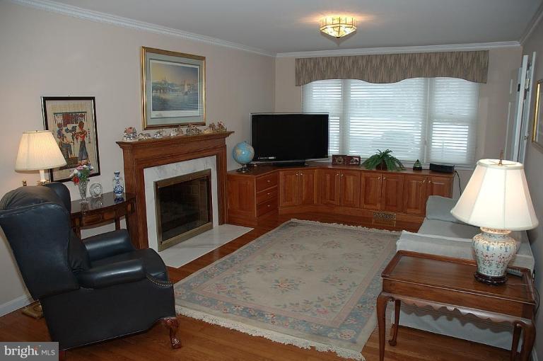 6944 Spaniel Road Springfield, VA 22153 - Photo 6 of 14 Family Room