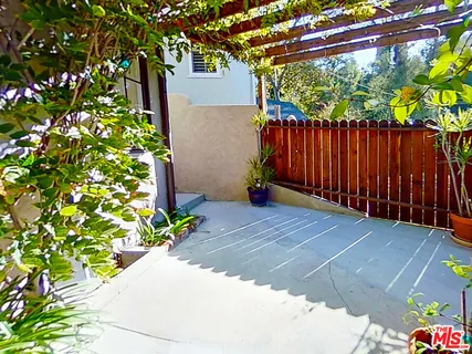 $2,850 | 10211 Seabury Lane, Los Angeles, CA 90077