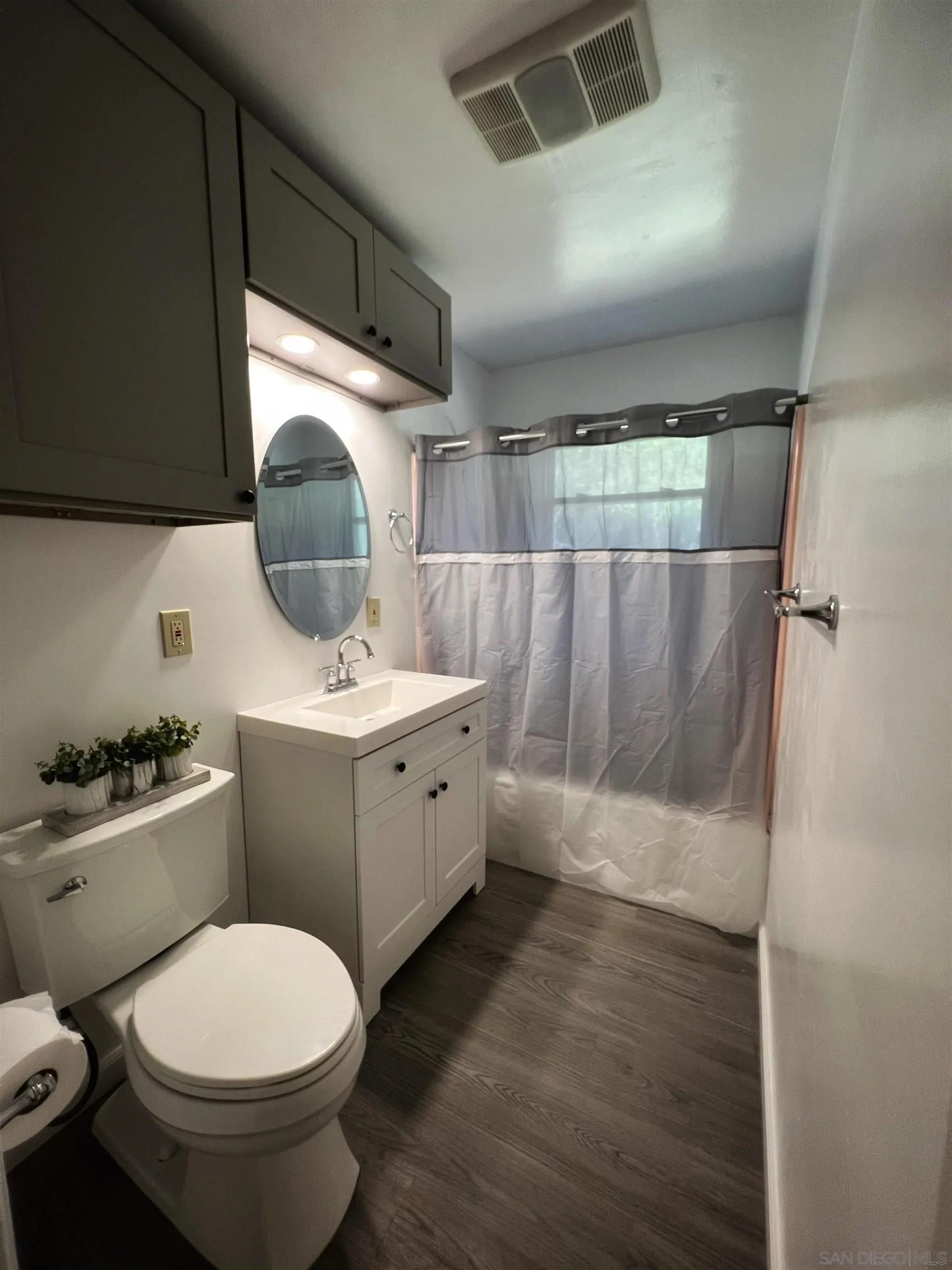 714 Convertible Lane Fallbrook, CA 92028 - Photo 12 of 28 a bathroom with a sink toilet vanity and tub