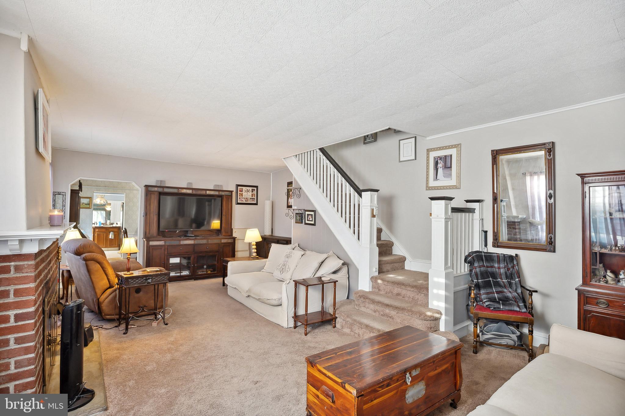 3318 Rhawn Street Philadelphia, PA 19136 - Photo 2 of 16 Gallery Image 2