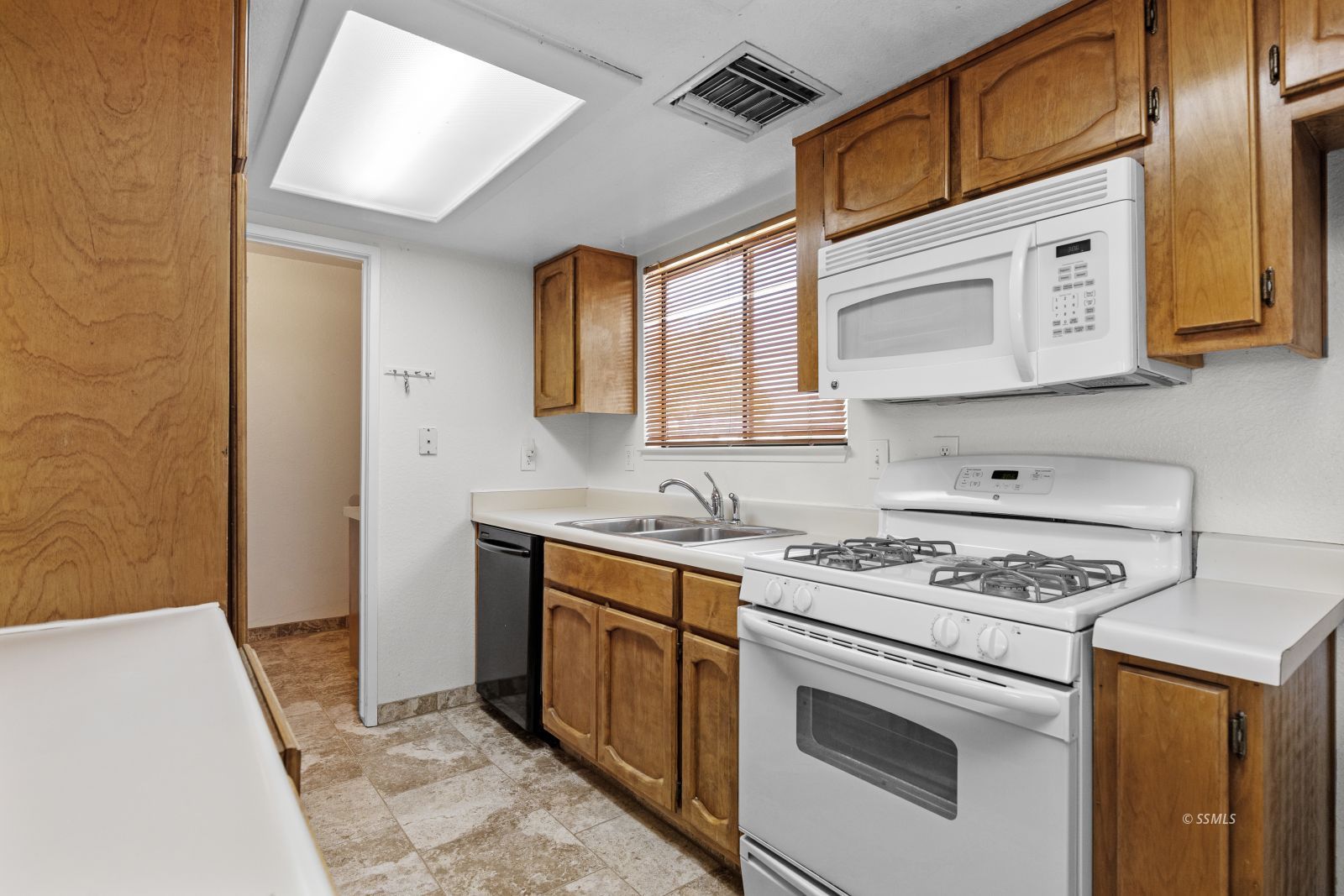 609 Ginger Avenue Ridgecrest, CA 93555 - Photo 11 of 24 Gallery Image 11