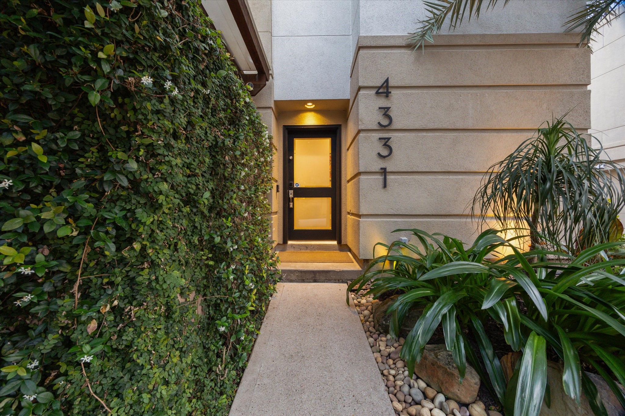 4331 O'Reilly Houston, TX 77007 - Photo 2 of 45 Slice of Paradise Beyond this Front Door