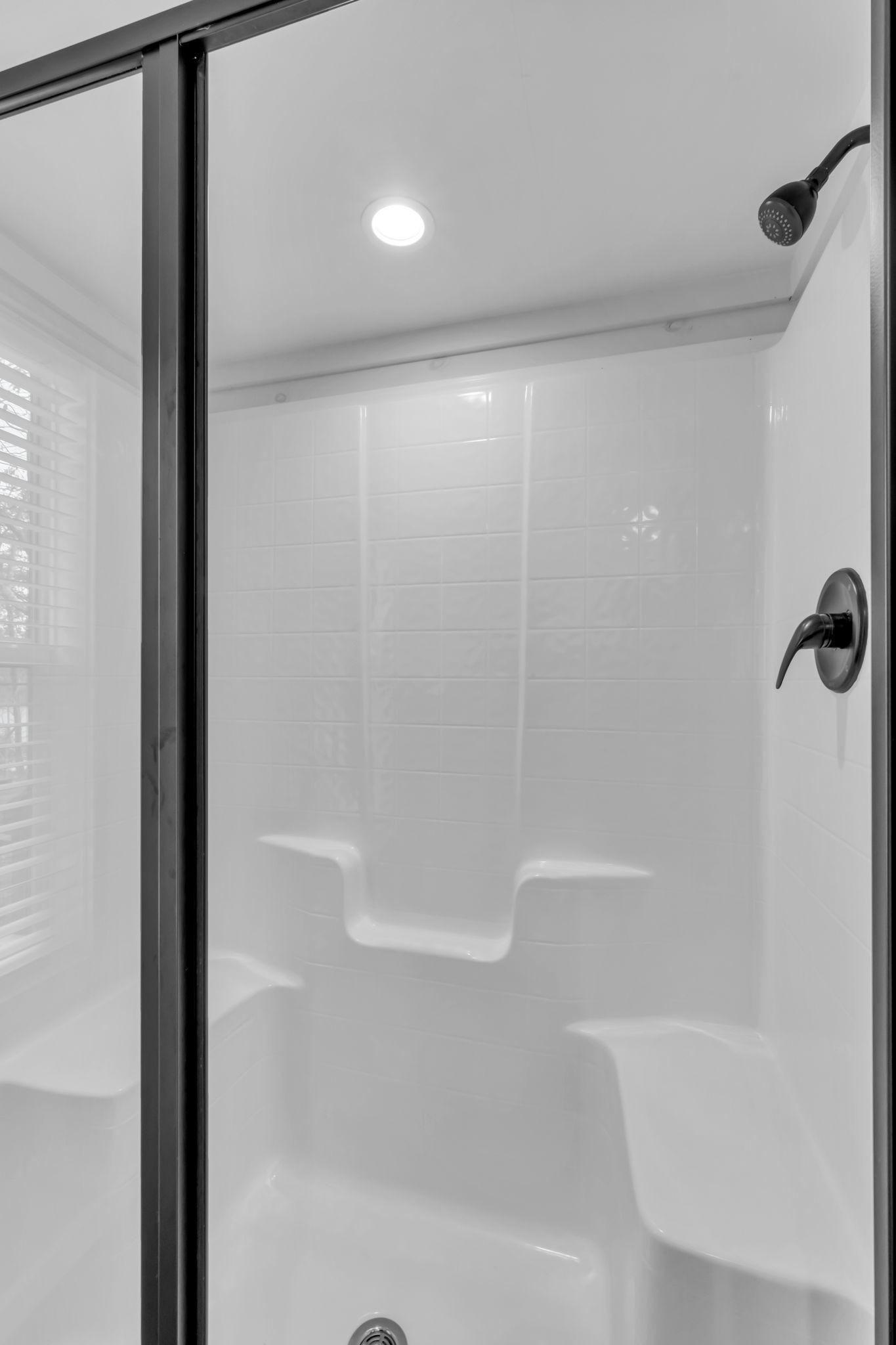 672 Waters Edge Way Tracy City, TN 37387 - Photo 15 of 81 a bathroom with a bathtub