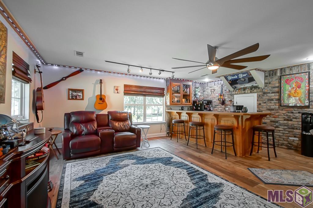 30563 Weiss Road Livingston, LA 70754 - Photo 15 of 28 Entertainment Room
