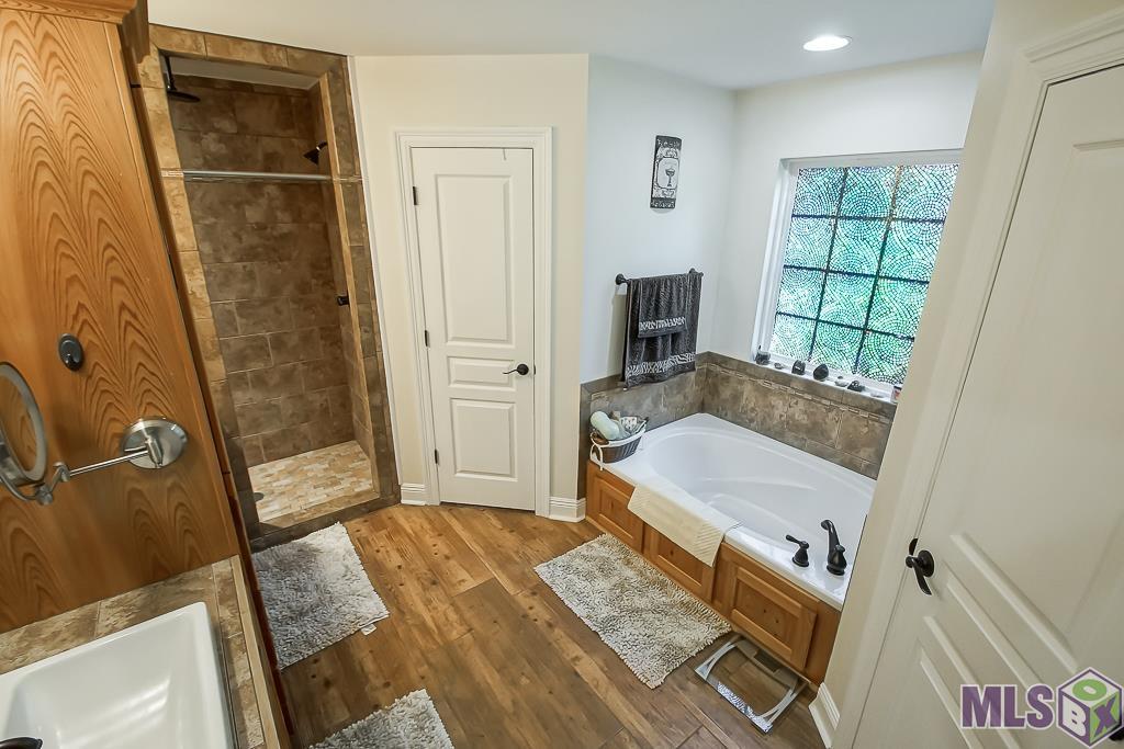 30563 Weiss Road Livingston, LA 70754 - Photo 19 of 28 Master Bath
