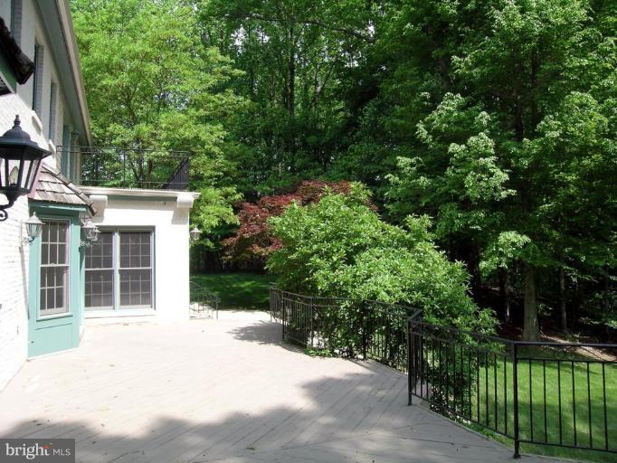 10000 Windy Hollow Road Great Falls, VA 22066 - Photo 21 of 30 Deck