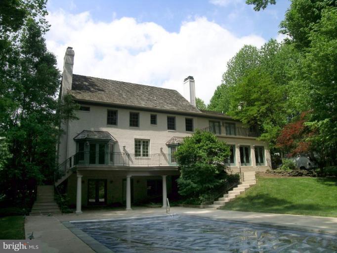 10000 Windy Hollow Road Great Falls, VA 22066 - Photo 23 of 30 Exterior (Rear)