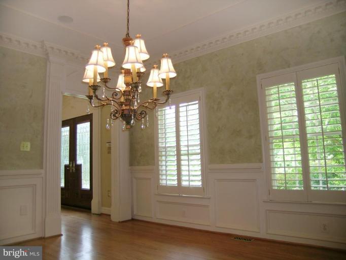 10000 Windy Hollow Road Great Falls, VA 22066 - Photo 6 of 30 Dining Room