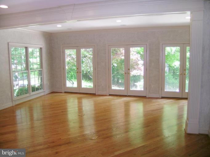 10000 Windy Hollow Road Great Falls, VA 22066 - Photo 7 of 30 Family Room
