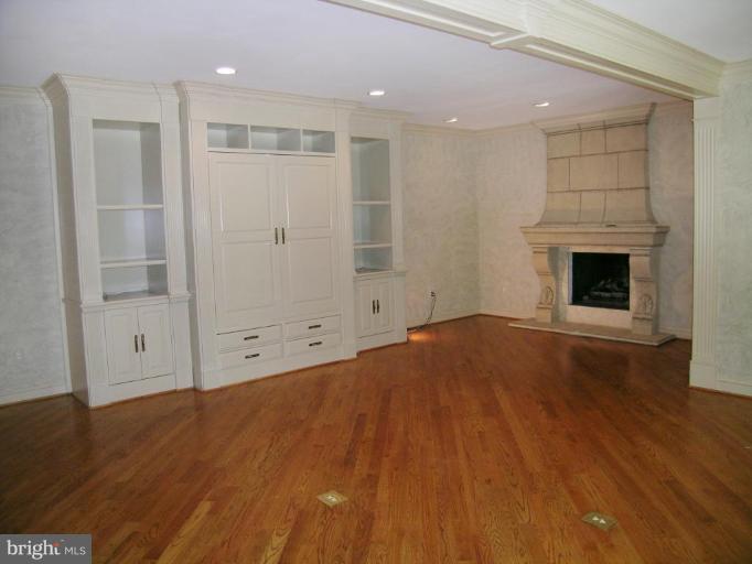 10000 Windy Hollow Road Great Falls, VA 22066 - Photo 8 of 30 Family Room #2