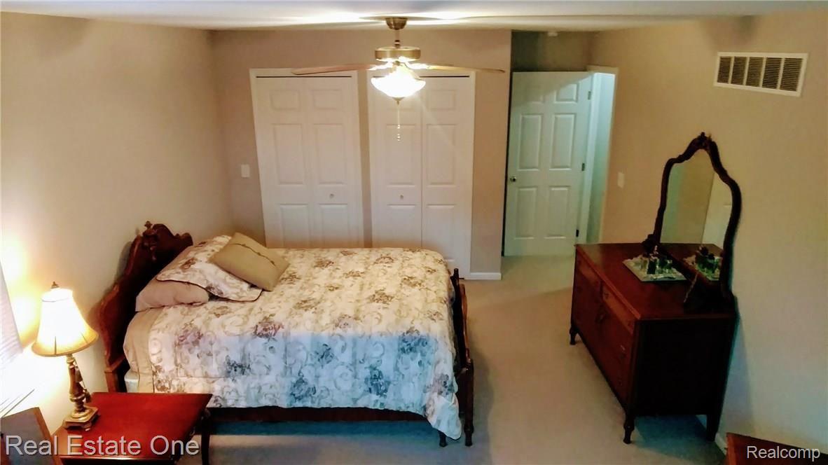 3249 Wakefield Road Berkley, MI 48072 - Photo 29 of 44 Huge 2nd bedroom with bay window and generous closet