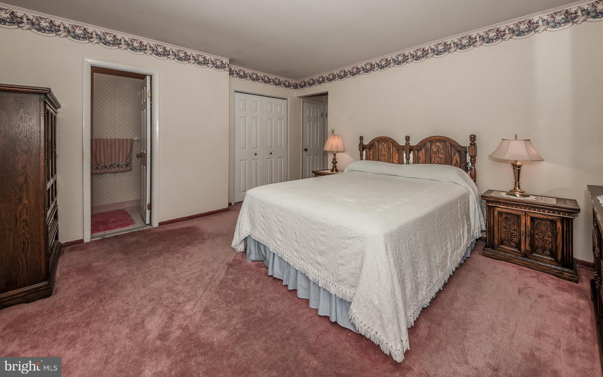 1484 West Street Road Warminster, PA 18974 - Photo 22 of 39 Main Bedroom w Large Closet & En Suite Bathroom