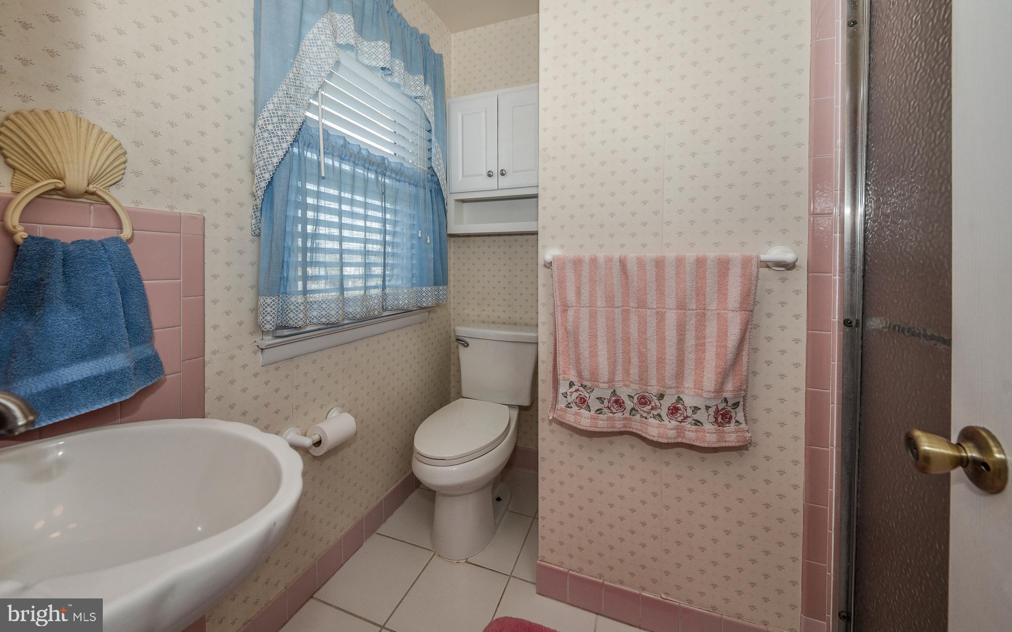 1484 West Street Road Warminster, PA 18974 - Photo 25 of 39 En Suite Bathroom w Stall Shower