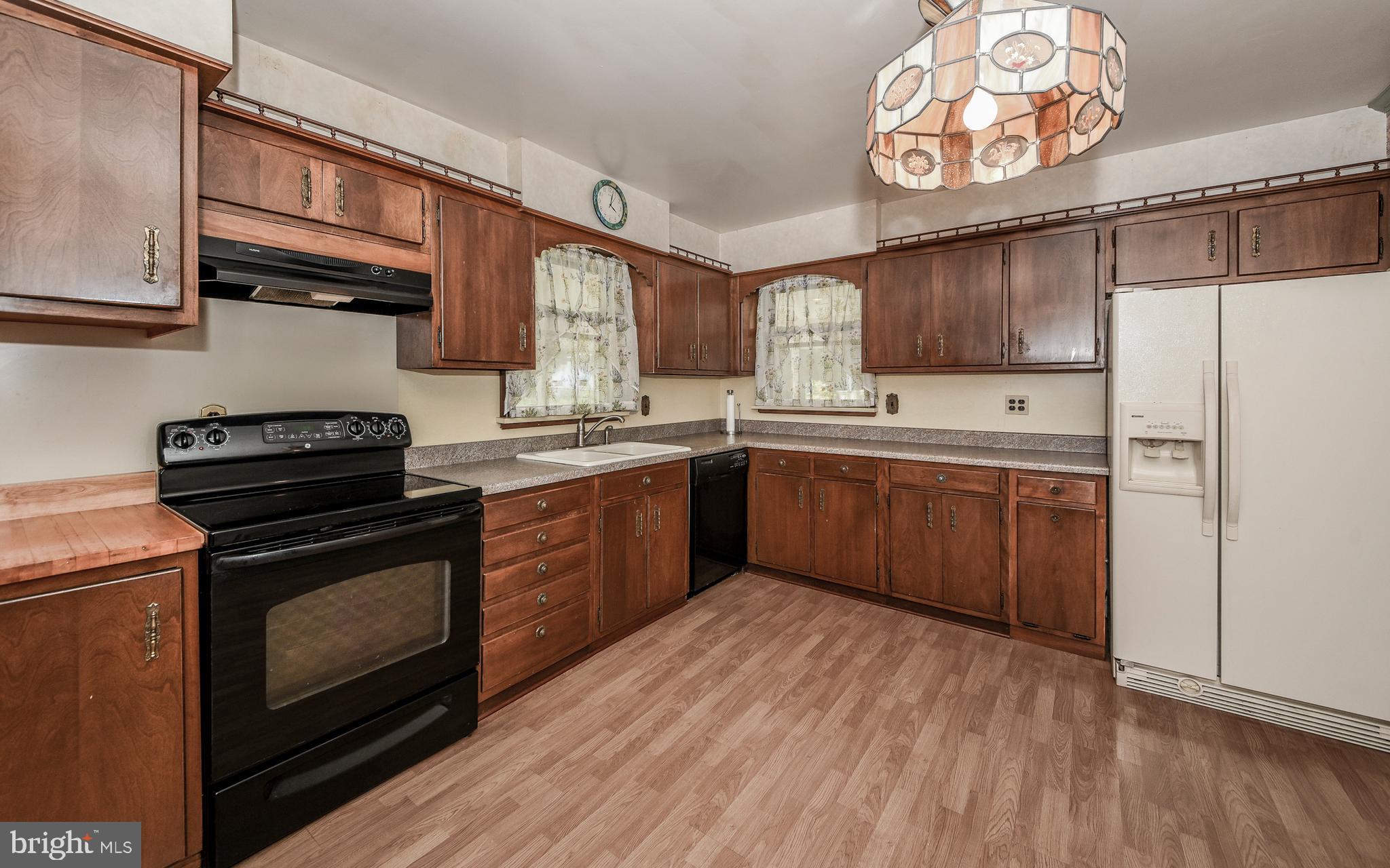 1484 West Street Road Warminster, PA 18974 - Photo 9 of 39 Large Eat in Kitchen