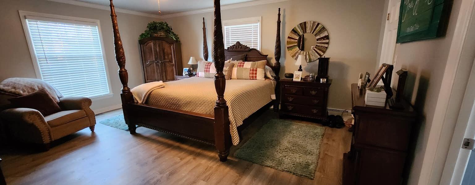 5257 North Spring Drive Northwest Roanoke, VA 24019 - Photo 18 of 47 a bed room with a bed and a couch