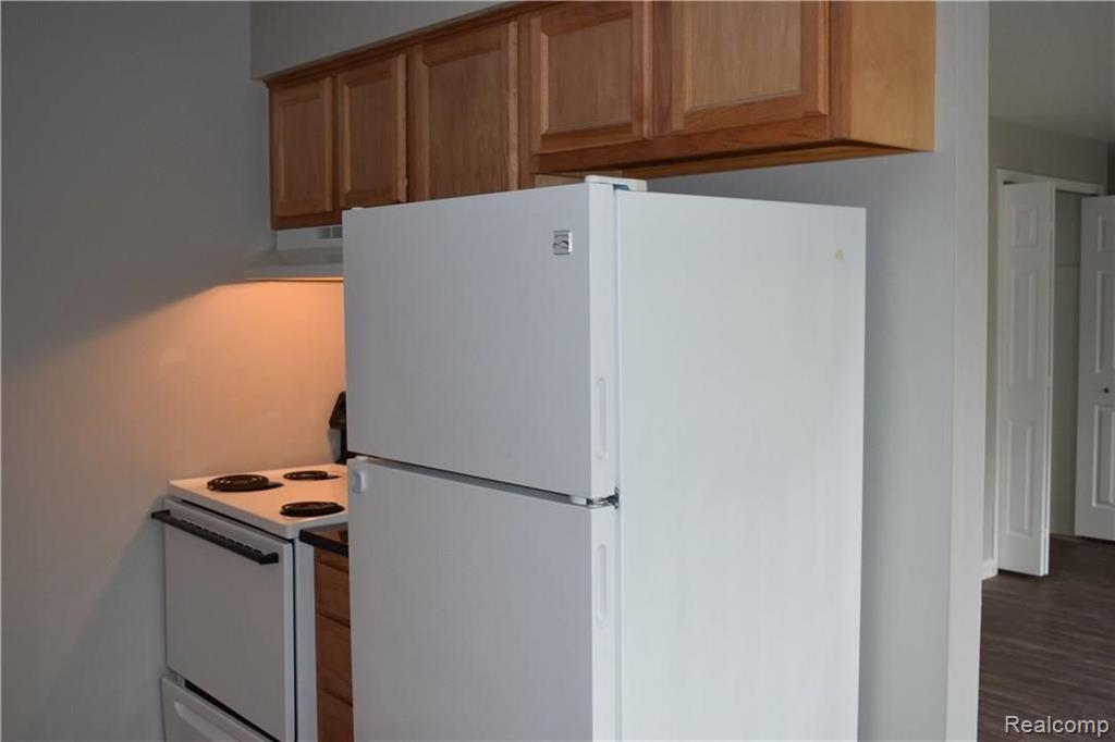 2155 Decker Road, Unit 11 Walled Lake, MI 48390 - Photo 3 of 10