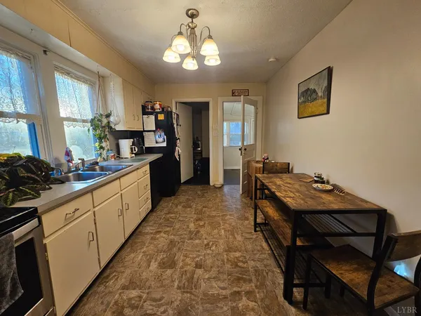 a kitchen that has a lot of cabinets in it