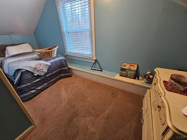 a view of a house with backyard and a tree