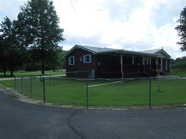 232 Daniel Road Dover, TN 37058 - Photo 4 of 20 Back lawn of home is under a chain link fence. Ideal for pet- or – child.