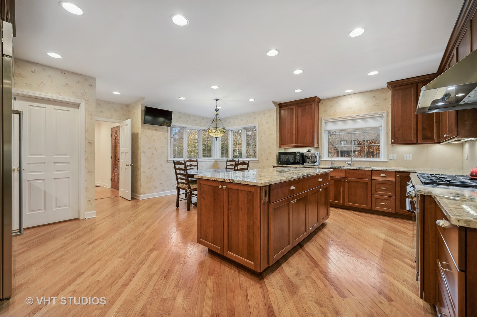 1129 Romona Road Wilmette, IL 60091 - Photo 15 of 45