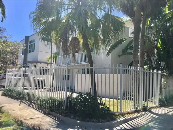 $3,800 | 3203 Mary Street, Unit 4, Miami, FL 33133