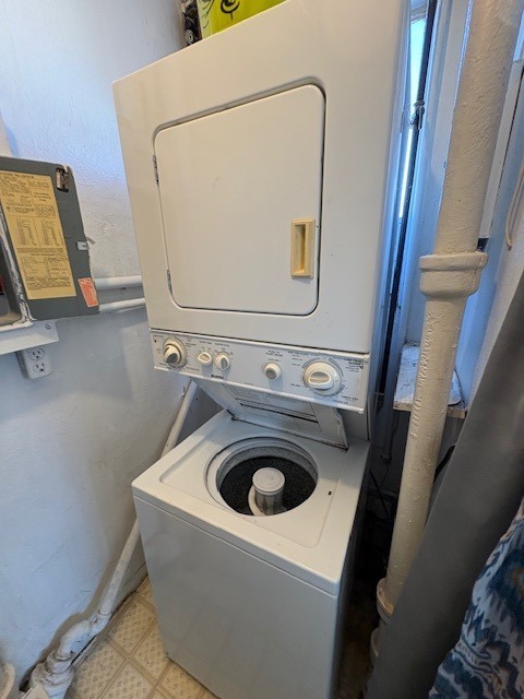 968 40th Street Moline, IL 61265 - Photo 17 of 19 a utility room with dryer and washer
