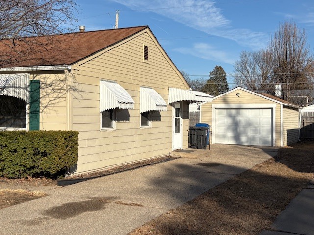 968 40th Street Moline, IL 61265 - Photo 3 of 19 a front view of a house with a yard