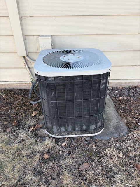 968 40th Street Moline, IL 61265 - Photo 7 of 19 a close view of sink