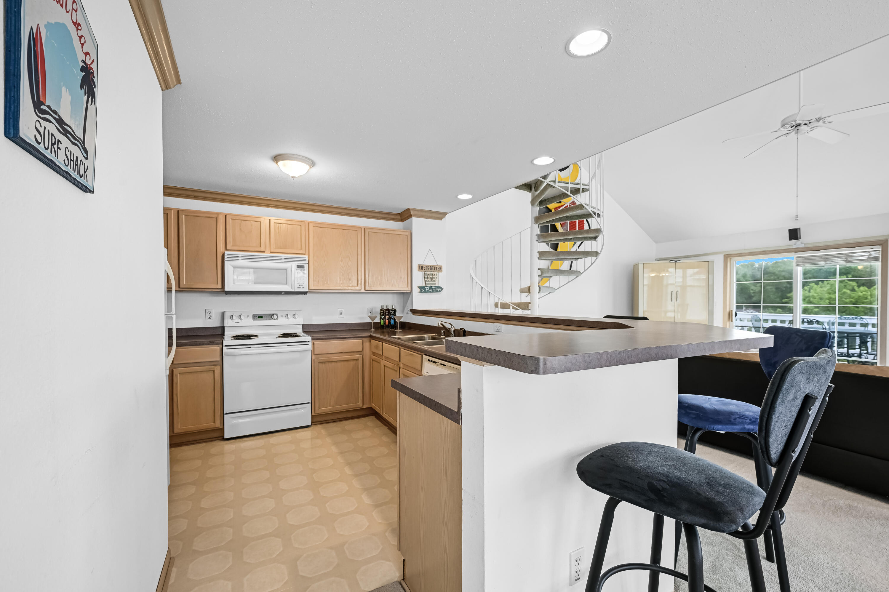2126 Landings Lane Delavan, WI 53115 - Photo 6 of 47 Easy Entertaining