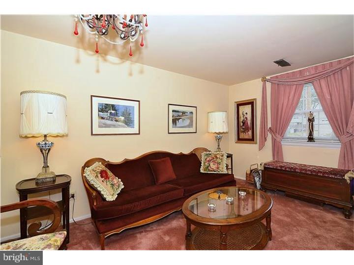 9700 Glenhope Road Philadelphia, PA 19115 - Photo 4 of 19