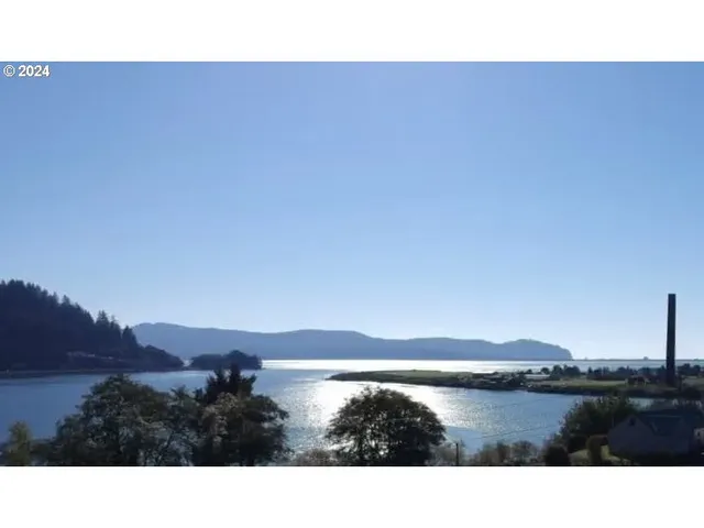 $250,000 | 501 Garibaldi Avenue, Unit 5, Garibaldi, OR 97118