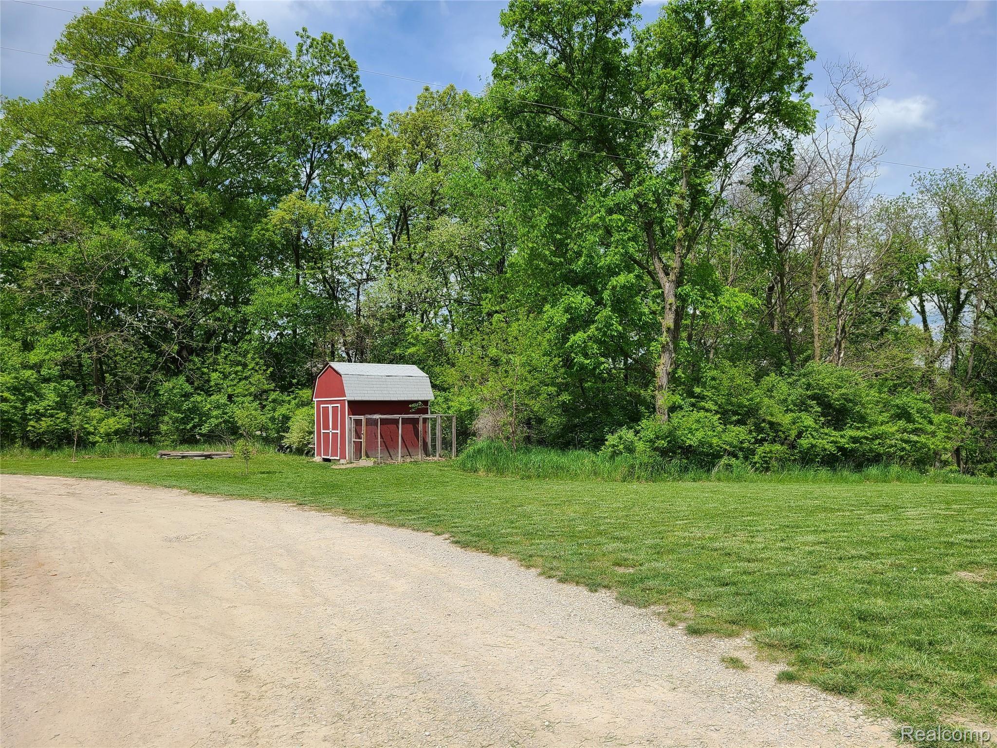 9590 Scully Road Whitmore Lake, MI 48189 - Photo 9 of 36 20210521_120411.jpg