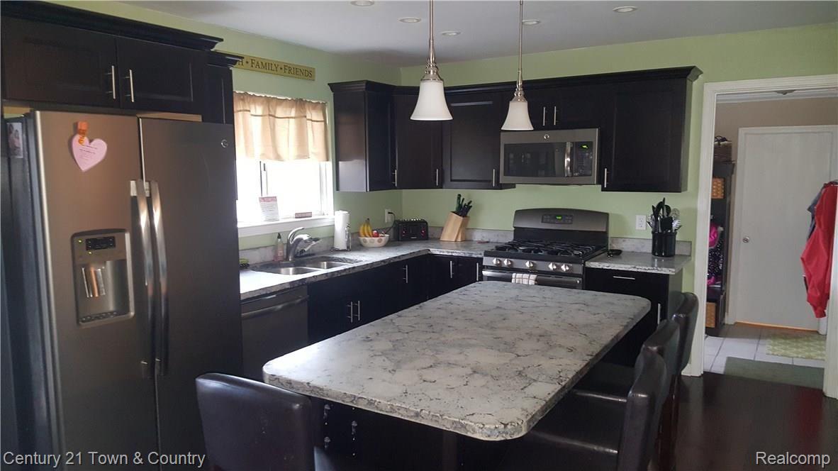 Updated Kitchen Cabinets, Appliances, Concrete Countertops and Harwood Floors