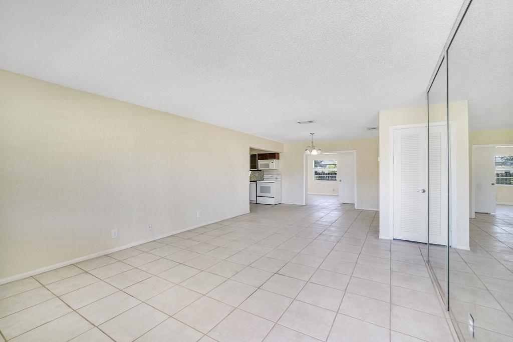 9203 Southampton Place Boca Raton, FL 33434 - Photo 6 of 29 9203 Southampton Pl_08