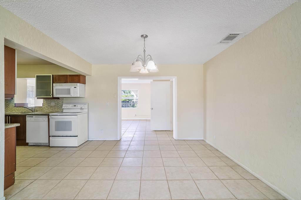 9203 Southampton Place Boca Raton, FL 33434 - Photo 8 of 29 9203 Southampton Pl_11