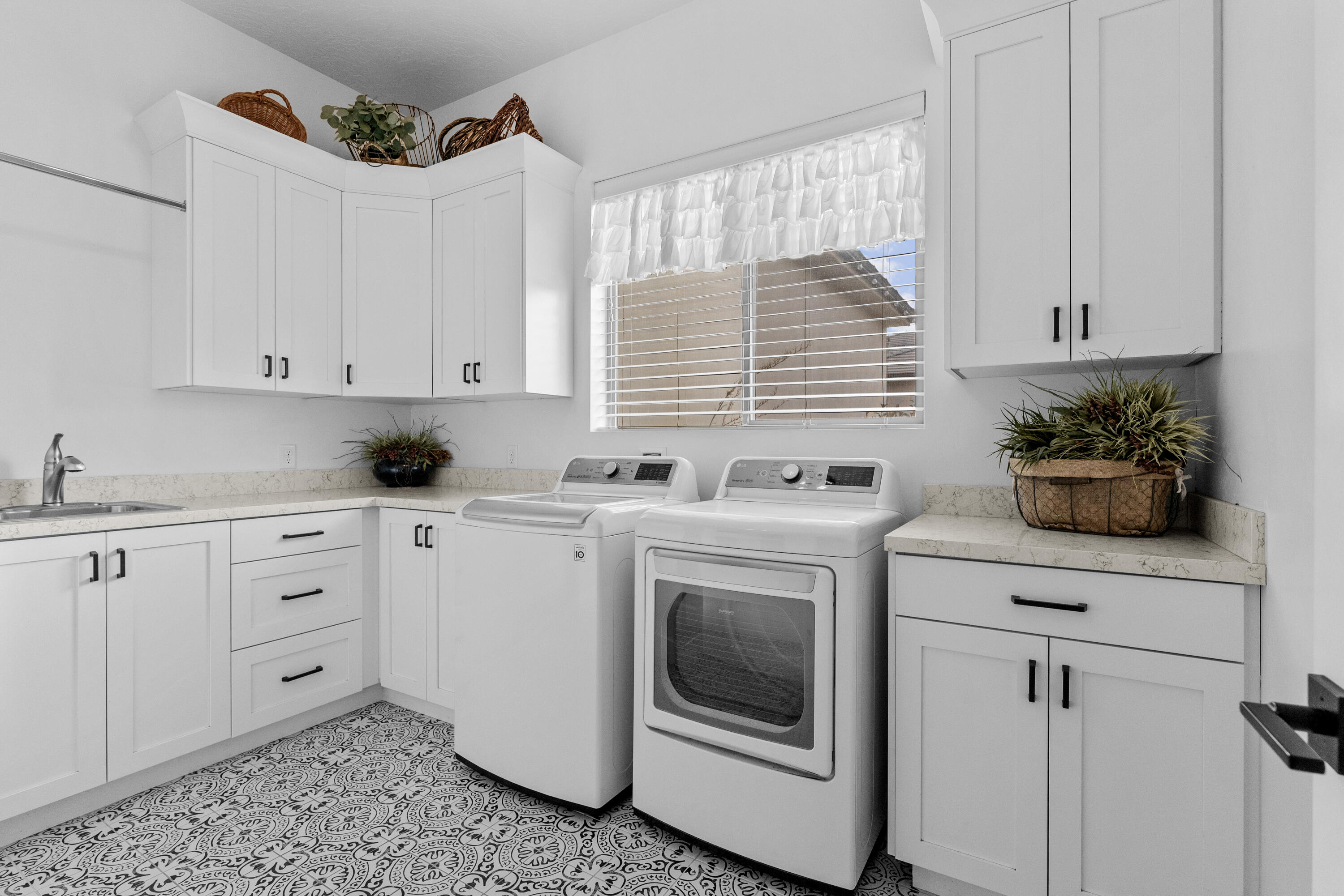 3196 East 2550th Street South St. George, UT 84790 - Photo 21 of 37 3196 E 2550 S