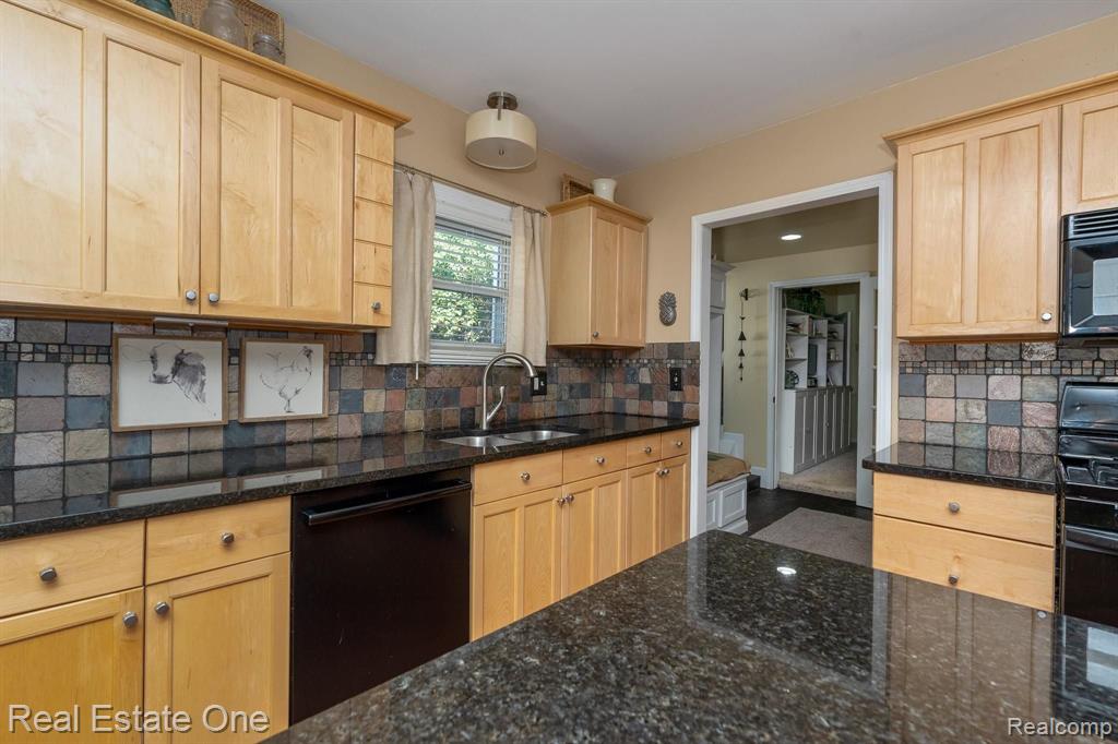 2686 Gerald Avenue Rochester Hills, MI 48307 - Photo 20 of 44