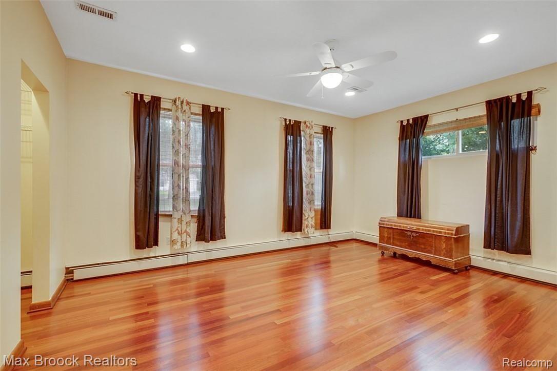 10644 Culver Road Brighton, MI 48114 - Photo 7 of 17 dsc00702-dsc00706.jpg
