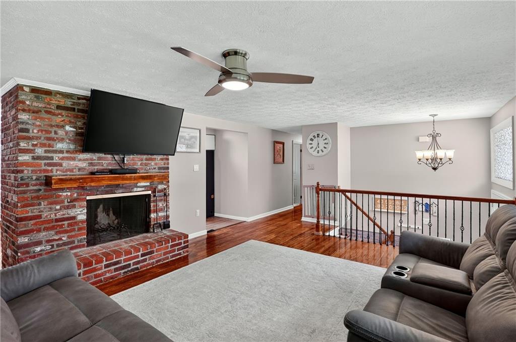 134 North Jamestown Road Coraopolis, PA 15108 - Photo 3 of 41 Gallery Image 3