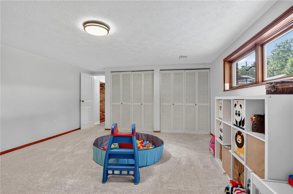 134 North Jamestown Road Coraopolis, PA 15108 - Photo 33 of 41 Gallery Image 33