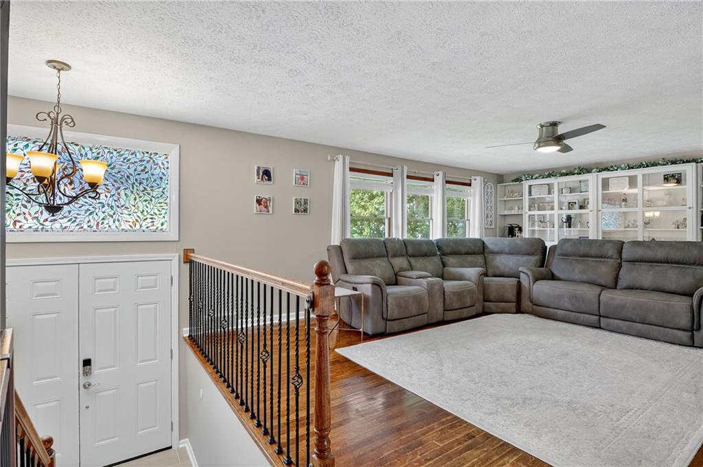 134 North Jamestown Road Coraopolis, PA 15108 - Photo 4 of 41 Gallery Image 4