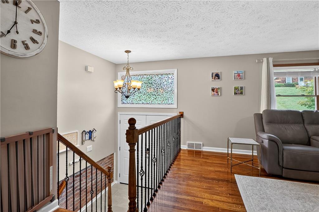 134 North Jamestown Road Coraopolis, PA 15108 - Photo 5 of 41 Gallery Image 5