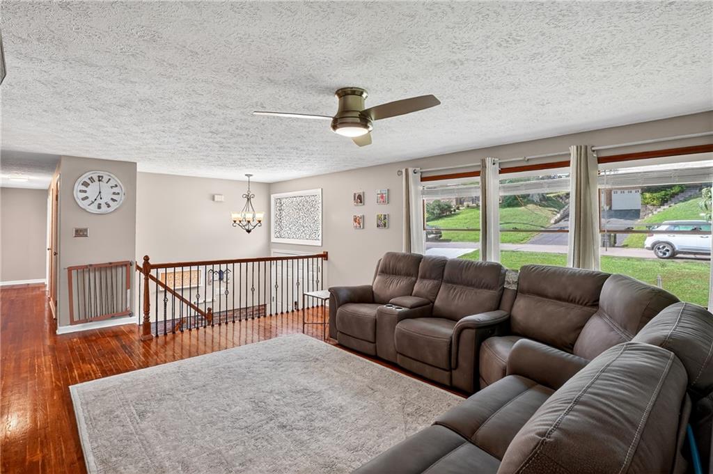 134 North Jamestown Road Coraopolis, PA 15108 - Photo 6 of 41 Gallery Image 6