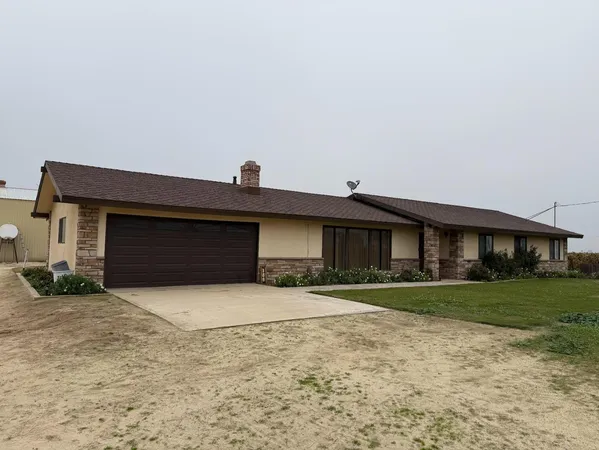 $1,121,640 | 376 East Klepper Avenue, Caruthers, CA 93609