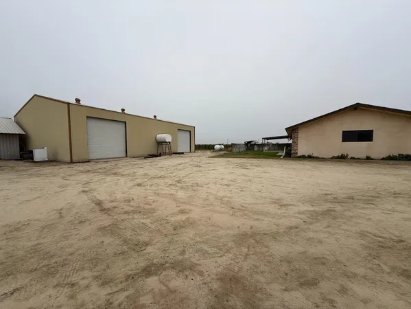 $1,121,640 | 376 East Klepper Avenue, Caruthers, CA 93609