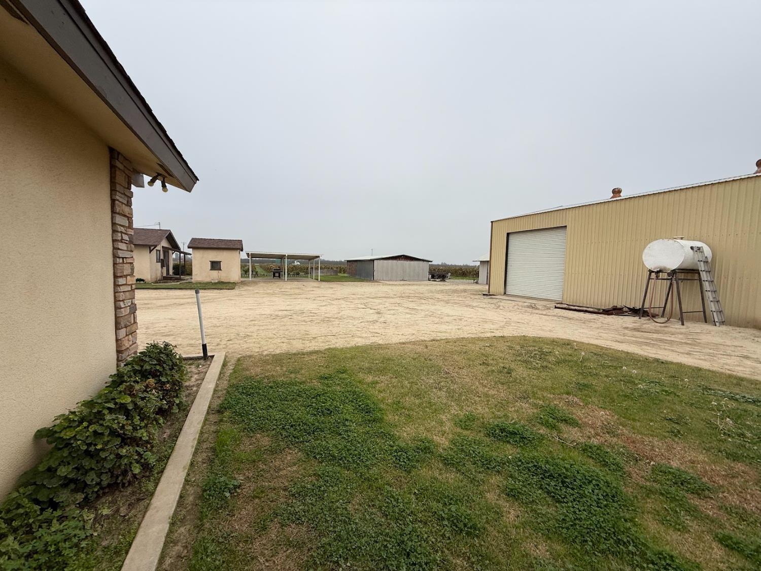 376 East Klepper Avenue Caruthers, CA 93609 - Photo 6 of 11