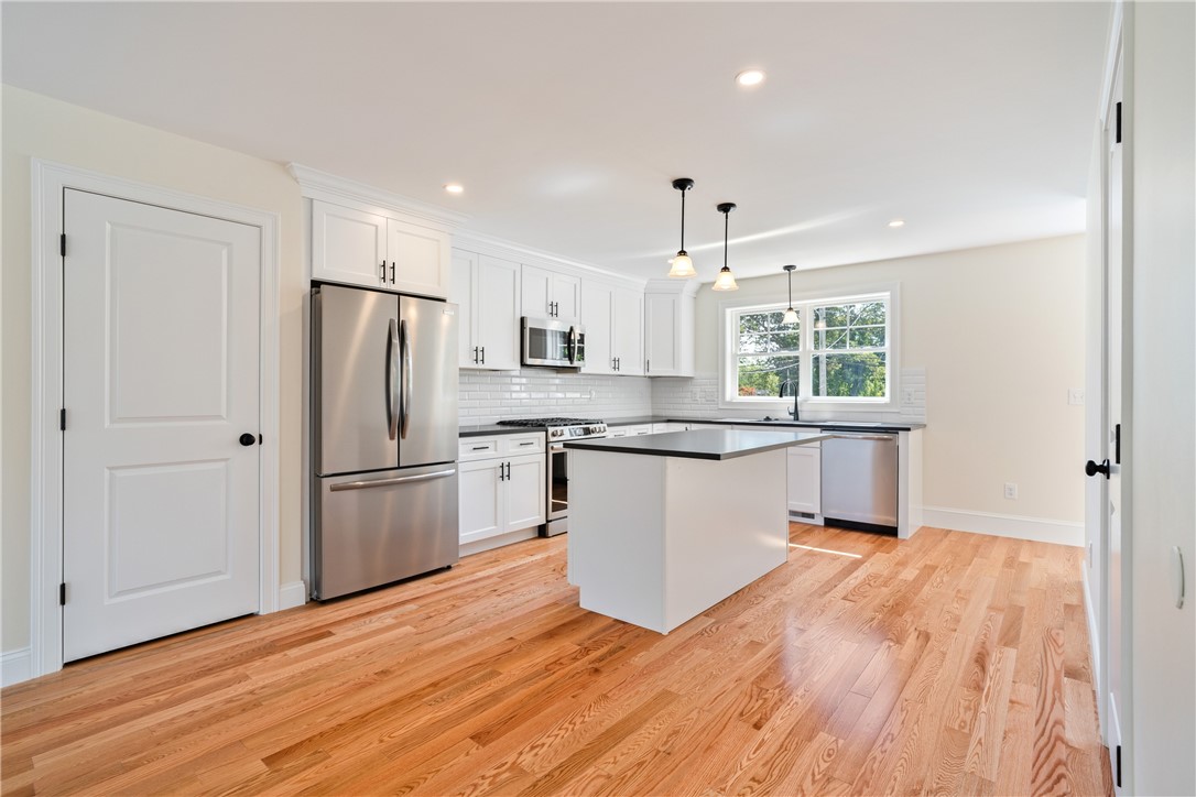 345 Point Avenue Warwick, RI 02889 - Photo 15 of 36