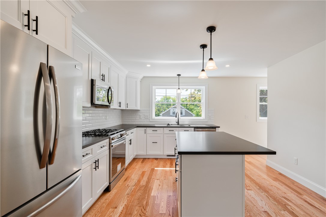 345 Point Avenue Warwick, RI 02889 - Photo 16 of 36