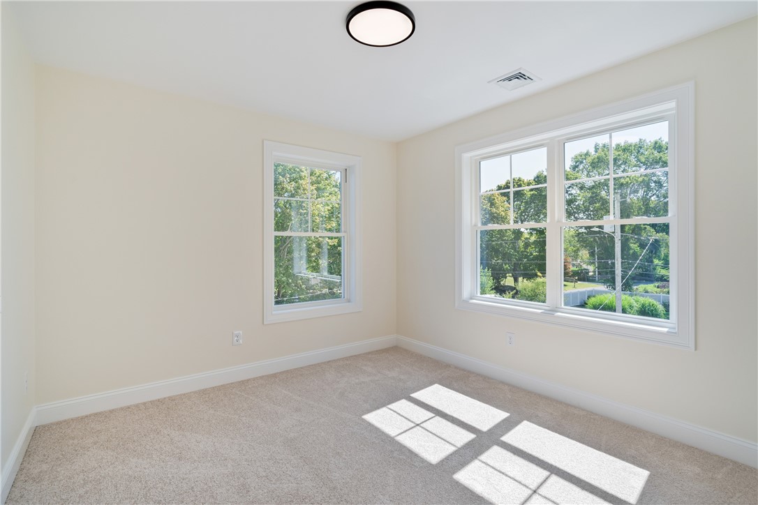 345 Point Avenue Warwick, RI 02889 - Photo 20 of 36