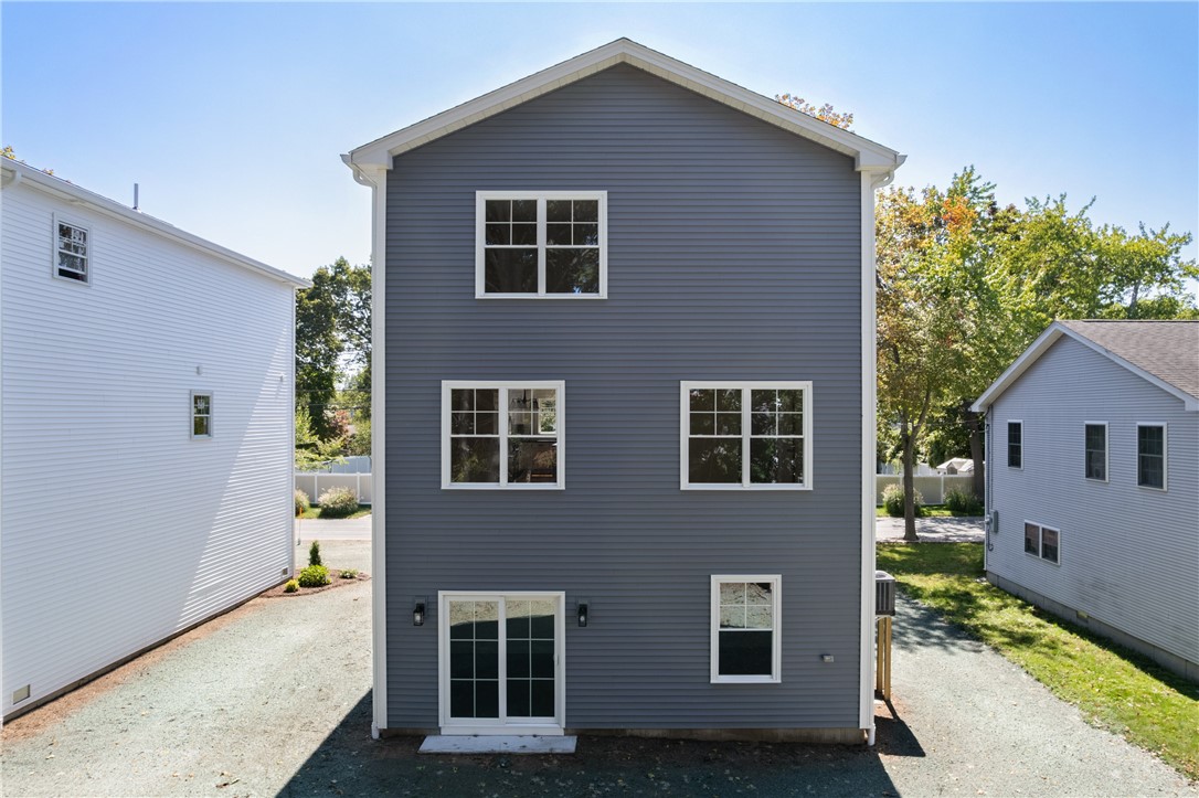 345 Point Avenue Warwick, RI 02889 - Photo 5 of 36